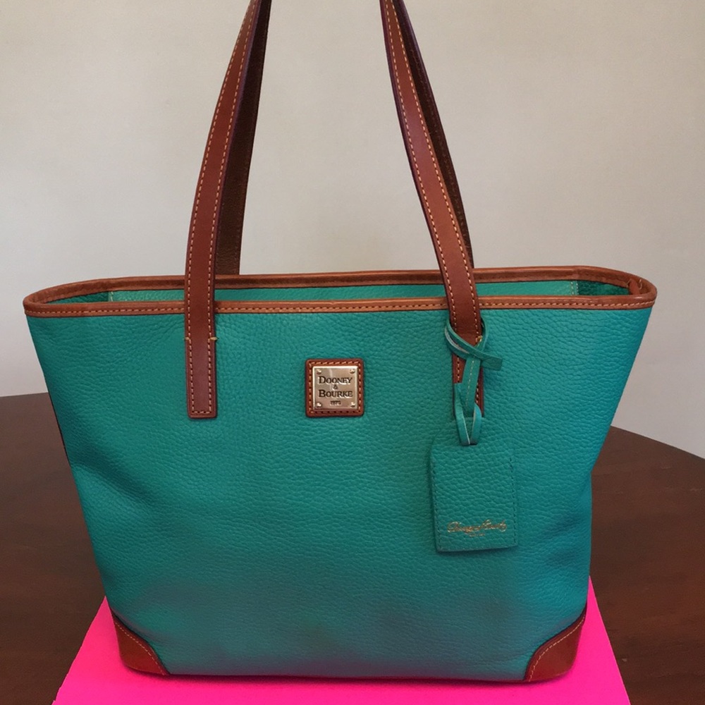 EUC Dooney & Bourke purse